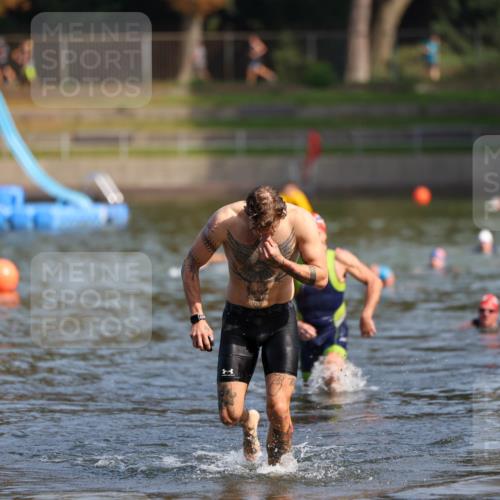 08.09.2024 - Stadtparktriathlon Michael Strokosch http://msf.ph/oto/7033845 08.09.2024 11:35:56 Schwimmen 717, 740 meine-sportfotos.de