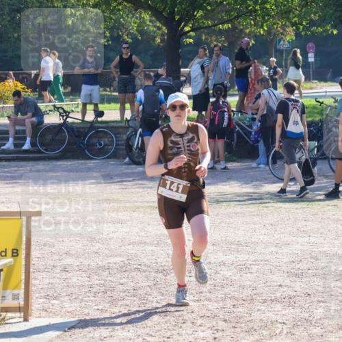 08.09.2024 - Stadtparktriathlon Luisa Fischer http://msf.ph/oto/7033846 08.09.2024 10:34:29 Ziel 141 meine-sportfotos.de