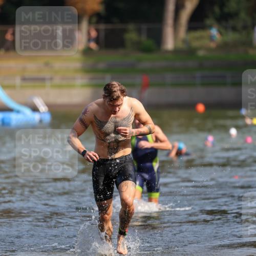 08.09.2024 - Stadtparktriathlon Michael Strokosch http://msf.ph/oto/7033847 08.09.2024 11:35:56 Schwimmen 717, 740 meine-sportfotos.de