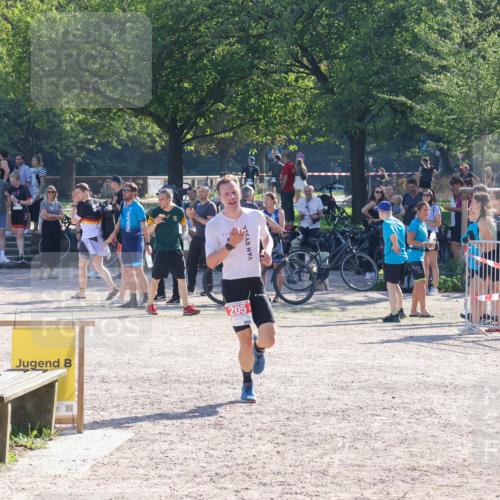 08.09.2024 - Stadtparktriathlon Luisa Fischer http://msf.ph/oto/7033858 08.09.2024 10:40:05 Ziel 205 meine-sportfotos.de