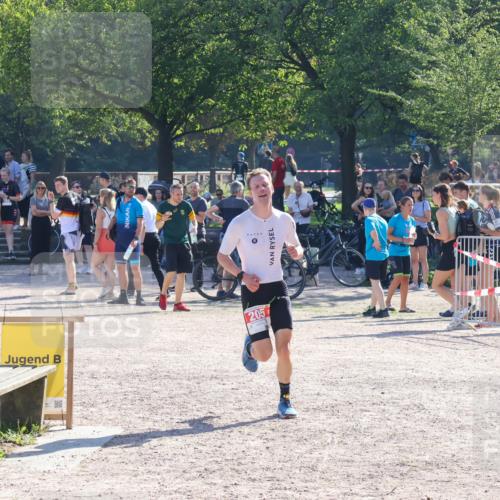 08.09.2024 - Stadtparktriathlon Luisa Fischer http://msf.ph/oto/7033860 08.09.2024 10:40:05 Ziel 205 meine-sportfotos.de