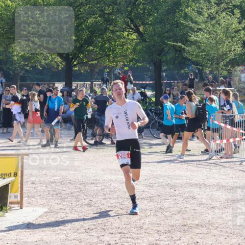 08.09.2024 - Stadtparktriathlon Luisa Fischer http://msf.ph/oto/7033861 08.09.2024 10:40:06 Ziel 205 meine-sportfotos.de