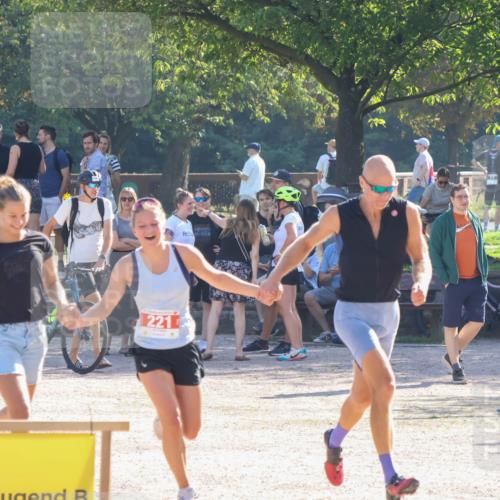 08.09.2024 - Stadtparktriathlon Luisa Fischer http://msf.ph/oto/7033898 08.09.2024 10:42:18 Ziel 221 meine-sportfotos.de