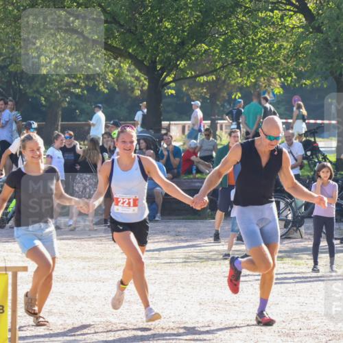08.09.2024 - Stadtparktriathlon Luisa Fischer http://msf.ph/oto/7033902 08.09.2024 10:42:19 Ziel 221 meine-sportfotos.de