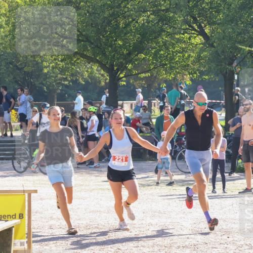 08.09.2024 - Stadtparktriathlon Luisa Fischer http://msf.ph/oto/7033904 08.09.2024 10:42:19 Ziel 221 meine-sportfotos.de