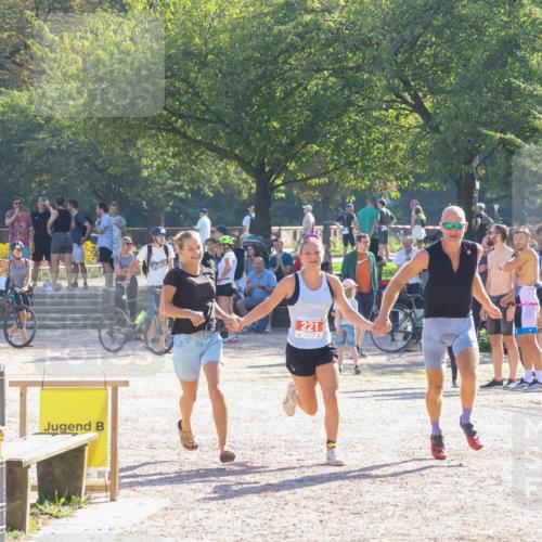 08.09.2024 - Stadtparktriathlon Luisa Fischer http://msf.ph/oto/7033906 08.09.2024 10:42:19 Ziel 221 meine-sportfotos.de