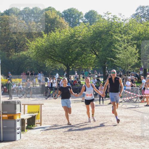 08.09.2024 - Stadtparktriathlon Luisa Fischer http://msf.ph/oto/7033909 08.09.2024 10:42:20 Ziel 221 meine-sportfotos.de