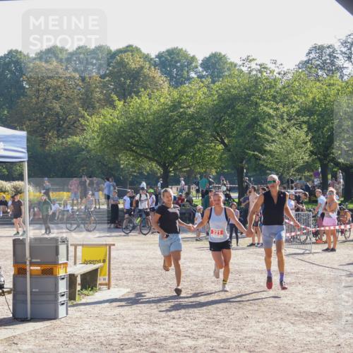 08.09.2024 - Stadtparktriathlon Luisa Fischer http://msf.ph/oto/7033911 08.09.2024 10:42:20 Ziel 221 meine-sportfotos.de