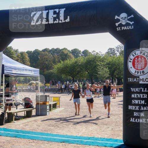 08.09.2024 - Stadtparktriathlon Luisa Fischer http://msf.ph/oto/7033917 08.09.2024 10:42:21 Ziel 221 meine-sportfotos.de