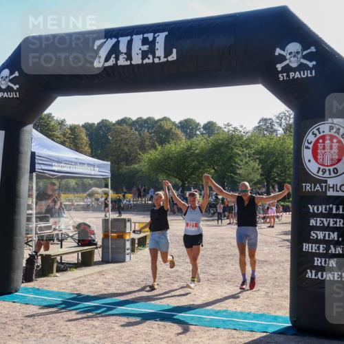 08.09.2024 - Stadtparktriathlon Luisa Fischer http://msf.ph/oto/7033923 08.09.2024 10:42:22 Ziel 221 meine-sportfotos.de