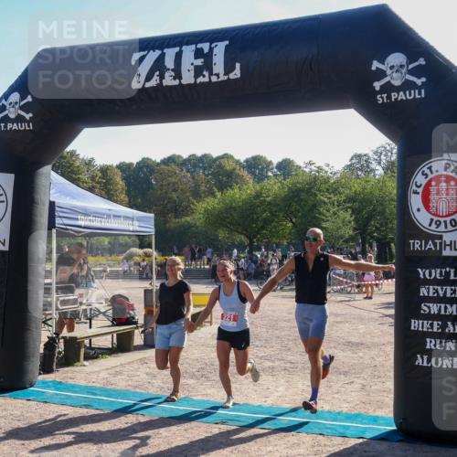 08.09.2024 - Stadtparktriathlon Luisa Fischer http://msf.ph/oto/7033928 08.09.2024 10:42:22 Ziel 221 meine-sportfotos.de