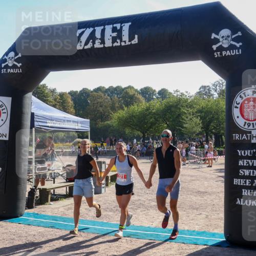 08.09.2024 - Stadtparktriathlon Luisa Fischer http://msf.ph/oto/7033930 08.09.2024 10:42:22 Ziel 221 meine-sportfotos.de