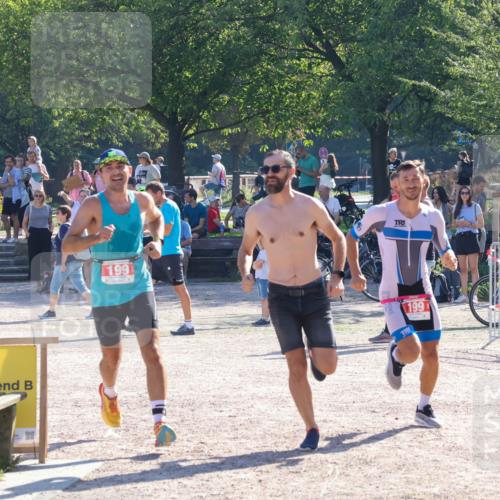 08.09.2024 - Stadtparktriathlon Luisa Fischer http://msf.ph/oto/7033935 08.09.2024 10:43:19 Ziel 199 meine-sportfotos.de