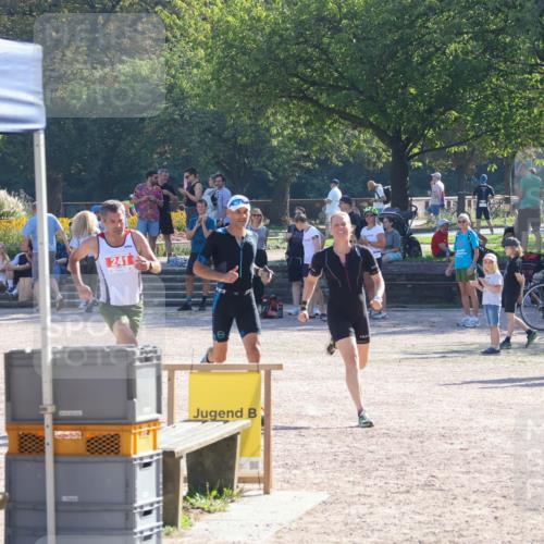 08.09.2024 - Stadtparktriathlon Luisa Fischer http://msf.ph/oto/7033954 08.09.2024 10:43:49 Ziel 241 meine-sportfotos.de