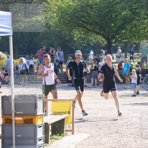 08.09.2024 - Stadtparktriathlon Luisa Fischer http://msf.ph/oto/7033956 08.09.2024 10:43:49 Ziel 241 meine-sportfotos.de