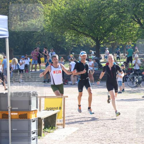 08.09.2024 - Stadtparktriathlon Luisa Fischer http://msf.ph/oto/7033958 08.09.2024 10:43:49 Ziel 241 meine-sportfotos.de