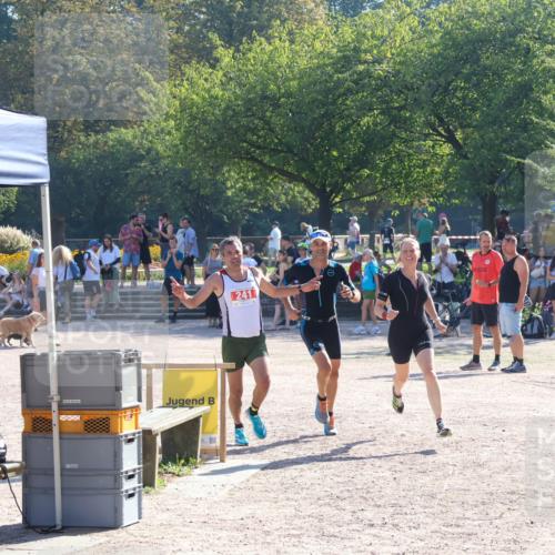 08.09.2024 - Stadtparktriathlon Luisa Fischer http://msf.ph/oto/7033960 08.09.2024 10:43:50 Ziel 241 meine-sportfotos.de