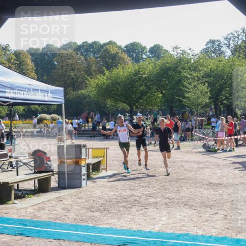 08.09.2024 - Stadtparktriathlon Luisa Fischer http://msf.ph/oto/7033964 08.09.2024 10:43:50 Ziel 241 meine-sportfotos.de