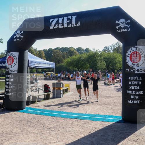 08.09.2024 - Stadtparktriathlon Luisa Fischer http://msf.ph/oto/7033969 08.09.2024 10:43:51 Ziel 241 meine-sportfotos.de