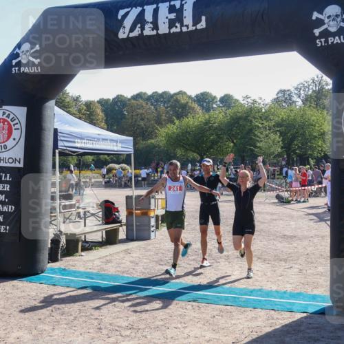 08.09.2024 - Stadtparktriathlon Luisa Fischer http://msf.ph/oto/7033972 08.09.2024 10:43:52 Ziel 241 meine-sportfotos.de