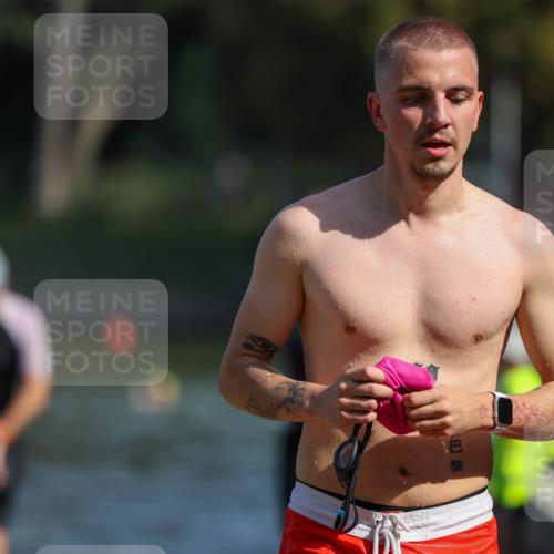 08.09.2024 - Stadtparktriathlon Michael Strokosch http://msf.ph/oto/7033975 08.09.2024 11:36:37 Schwimmen 687, 711, 736, 744 meine-sportfotos.de