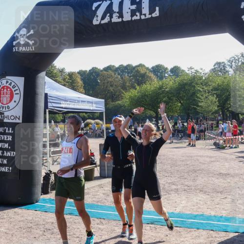 08.09.2024 - Stadtparktriathlon Luisa Fischer http://msf.ph/oto/7033976 08.09.2024 10:43:53 Ziel 241 meine-sportfotos.de