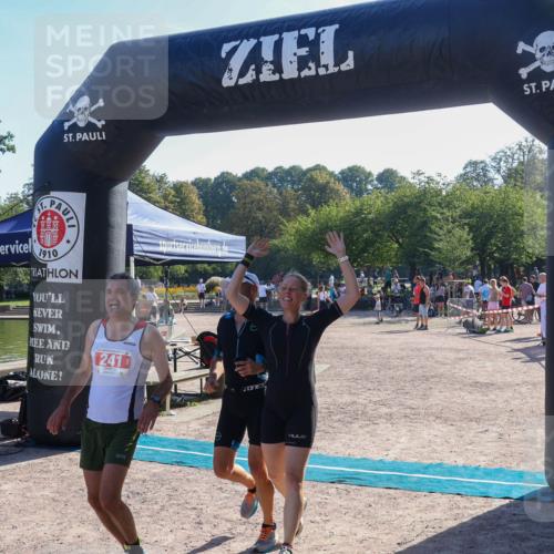 08.09.2024 - Stadtparktriathlon Luisa Fischer http://msf.ph/oto/7033978 08.09.2024 10:43:53 Ziel 241 meine-sportfotos.de