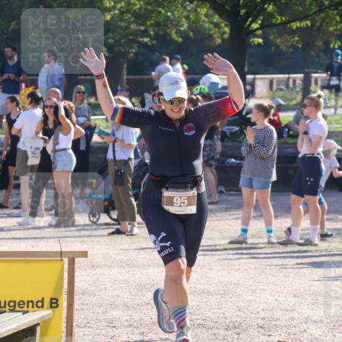 08.09.2024 - Stadtparktriathlon Luisa Fischer http://msf.ph/oto/7034002 08.09.2024 10:46:26 Ziel 95 meine-sportfotos.de