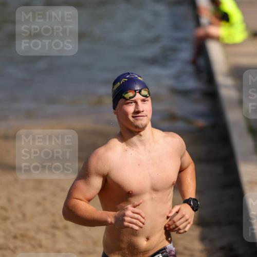 08.09.2024 - Stadtparktriathlon Michael Strokosch http://msf.ph/oto/7034073 08.09.2024 11:49:40 Schwimmen 807 meine-sportfotos.de