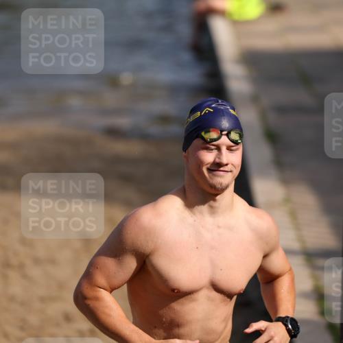 08.09.2024 - Stadtparktriathlon Michael Strokosch http://msf.ph/oto/7034076 08.09.2024 11:49:41 Schwimmen 807 meine-sportfotos.de