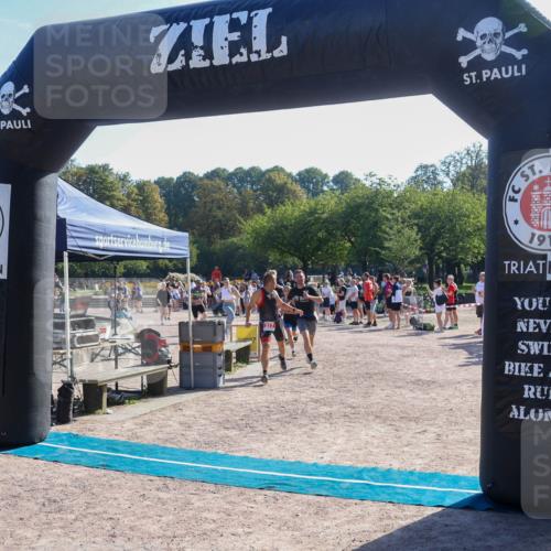 08.09.2024 - Stadtparktriathlon Luisa Fischer http://msf.ph/oto/7034102 08.09.2024 10:49:05 Ziel 211, 216, 217 meine-sportfotos.de