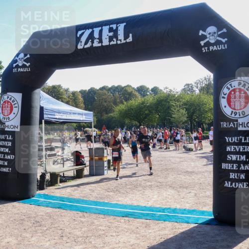 08.09.2024 - Stadtparktriathlon Luisa Fischer http://msf.ph/oto/7034104 08.09.2024 10:49:06 Ziel 211, 216, 217 meine-sportfotos.de