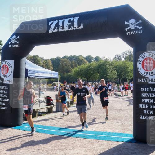 08.09.2024 - Stadtparktriathlon Luisa Fischer http://msf.ph/oto/7034112 08.09.2024 10:49:07 Ziel 211, 216, 217 meine-sportfotos.de