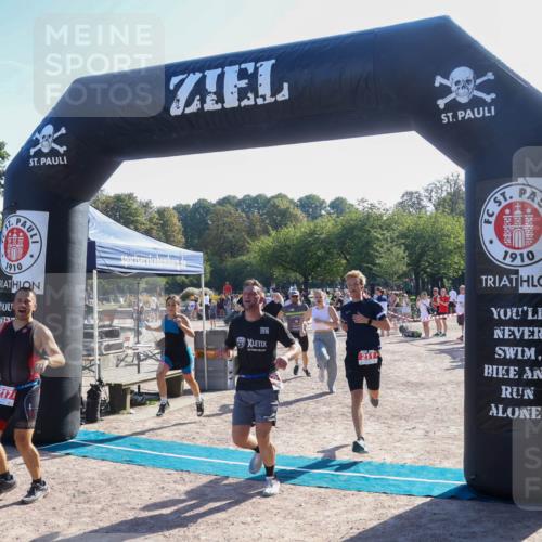 08.09.2024 - Stadtparktriathlon Luisa Fischer http://msf.ph/oto/7034114 08.09.2024 10:49:07 Ziel 211, 216, 217 meine-sportfotos.de