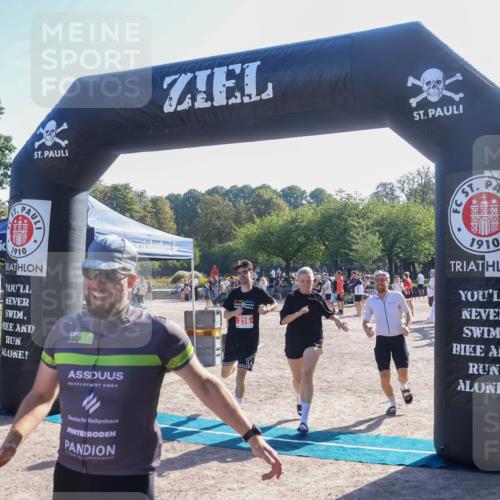 08.09.2024 - Stadtparktriathlon Luisa Fischer http://msf.ph/oto/7034128 08.09.2024 10:49:10 Ziel 211, 216, 217 meine-sportfotos.de