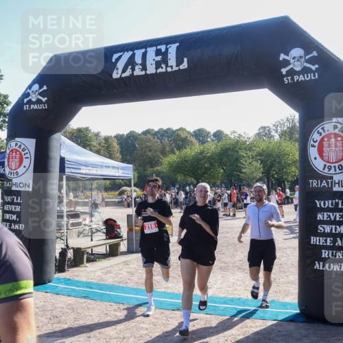 08.09.2024 - Stadtparktriathlon Luisa Fischer http://msf.ph/oto/7034130 08.09.2024 10:49:10 Ziel 211, 216, 217 meine-sportfotos.de