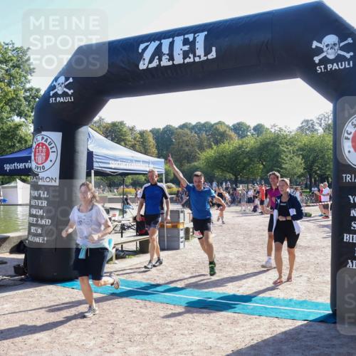 08.09.2024 - Stadtparktriathlon Luisa Fischer http://msf.ph/oto/7034172 08.09.2024 10:49:57 Ziel 207, 256, 262 meine-sportfotos.de