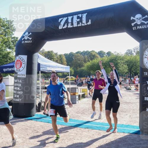 08.09.2024 - Stadtparktriathlon Luisa Fischer http://msf.ph/oto/7034176 08.09.2024 10:49:58 Ziel 207, 256, 262 meine-sportfotos.de