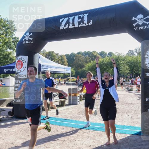 08.09.2024 - Stadtparktriathlon Luisa Fischer http://msf.ph/oto/7034178 08.09.2024 10:49:58 Ziel 207, 256, 262 meine-sportfotos.de