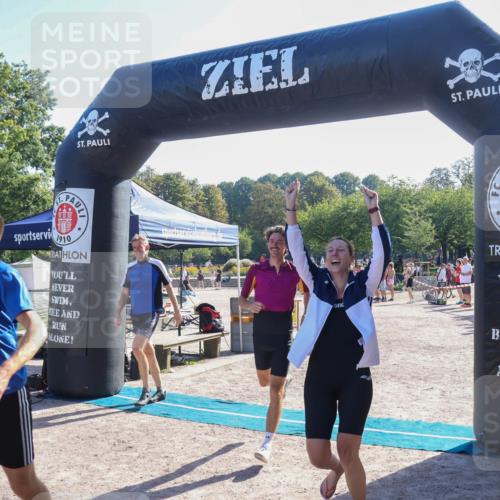 08.09.2024 - Stadtparktriathlon Luisa Fischer http://msf.ph/oto/7034180 08.09.2024 10:49:58 Ziel 207, 256, 262 meine-sportfotos.de