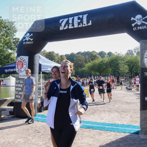 08.09.2024 - Stadtparktriathlon Luisa Fischer http://msf.ph/oto/7034184 08.09.2024 10:49:59 Ziel 207, 256, 262 meine-sportfotos.de
