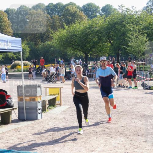 08.09.2024 - Stadtparktriathlon Luisa Fischer http://msf.ph/oto/7034207 08.09.2024 10:51:43 Ziel 210 meine-sportfotos.de