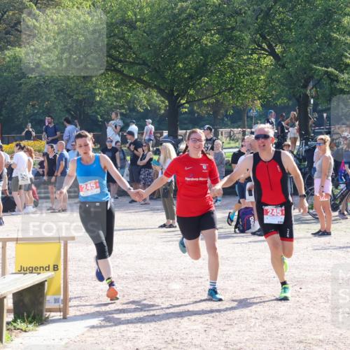 08.09.2024 - Stadtparktriathlon Luisa Fischer http://msf.ph/oto/7034215 08.09.2024 10:52:55 Ziel 245 meine-sportfotos.de
