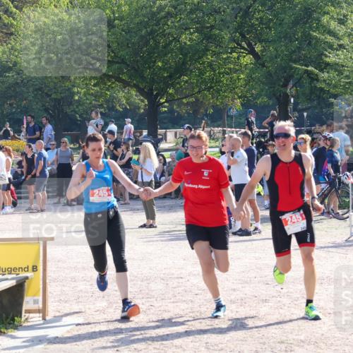 08.09.2024 - Stadtparktriathlon Luisa Fischer http://msf.ph/oto/7034217 08.09.2024 10:52:56 Ziel 245 meine-sportfotos.de