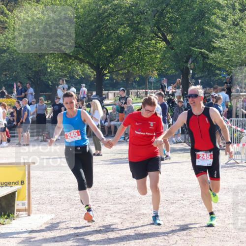 08.09.2024 - Stadtparktriathlon Luisa Fischer http://msf.ph/oto/7034219 08.09.2024 10:52:56 Ziel 245 meine-sportfotos.de