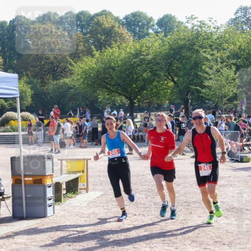 08.09.2024 - Stadtparktriathlon Luisa Fischer http://msf.ph/oto/7034224 08.09.2024 10:52:57 Ziel 245 meine-sportfotos.de