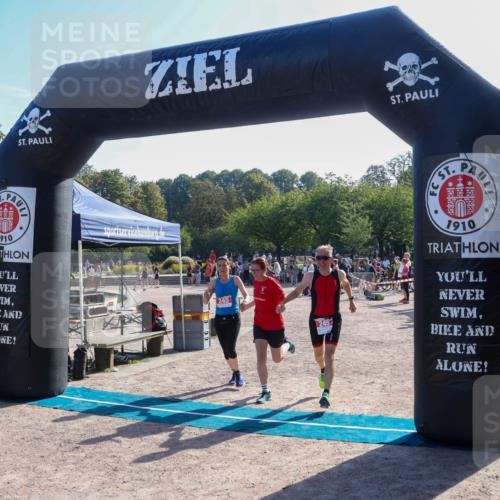 08.09.2024 - Stadtparktriathlon Luisa Fischer http://msf.ph/oto/7034230 08.09.2024 10:52:57 Ziel 245 meine-sportfotos.de