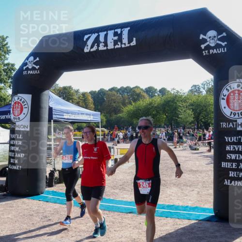 08.09.2024 - Stadtparktriathlon Luisa Fischer http://msf.ph/oto/7034237 08.09.2024 10:52:58 Ziel 245 meine-sportfotos.de