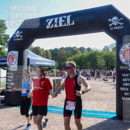 08.09.2024 - Stadtparktriathlon Luisa Fischer http://msf.ph/oto/7034238 08.09.2024 10:52:58 Ziel 245 meine-sportfotos.de