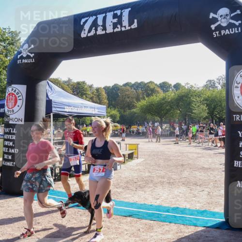 08.09.2024 - Stadtparktriathlon Luisa Fischer http://msf.ph/oto/7034420 08.09.2024 10:55:19 Ziel 184, 215, 257 meine-sportfotos.de